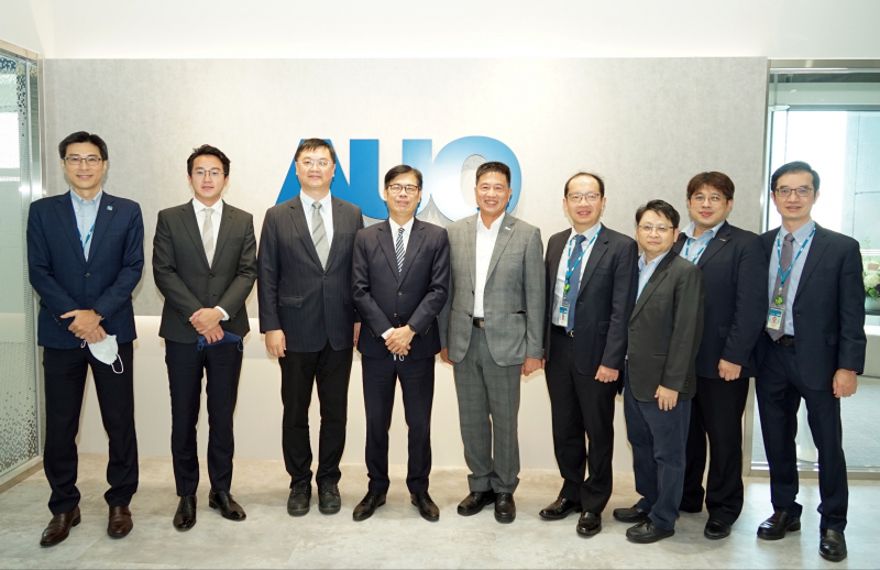 DB真人光電前進亞灣成立「AUO解決方案研發中心」，作為多元場域解決方案研發及試驗場域（圖中左為高雄市長陳其邁、圖中右為DB真人光電董事長彭双浪）